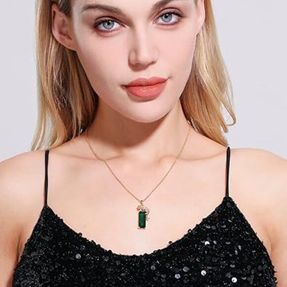 Neiman Marcus 14k Gold Plated Green Crystal Leopard Pendant Necklace - Picture 3 of 5